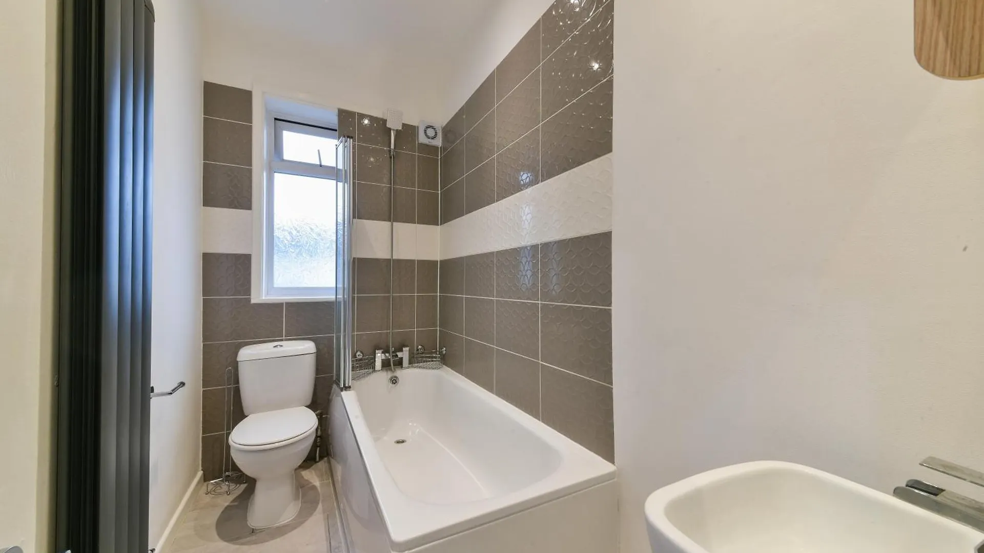 Bromley Serviced Apartments - Beckenham Place Park - London - 2 Bed House - Free Parking - 2 Beds 1 Sofabed 0*,