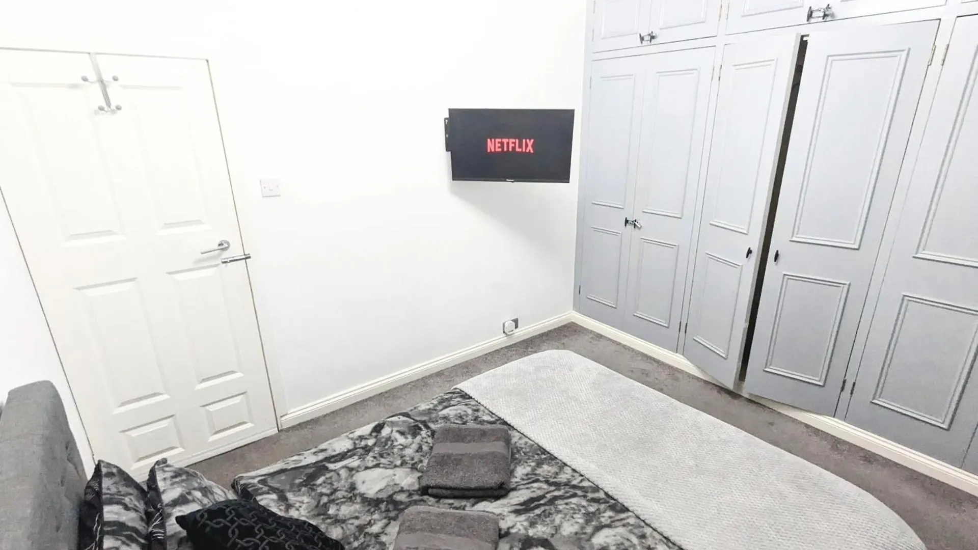 Bromley Serviced Apartments - Beckenham Place Park - London - 2 Bed House - Free Parking - 2 Beds 1 Sofabed United Kingdom