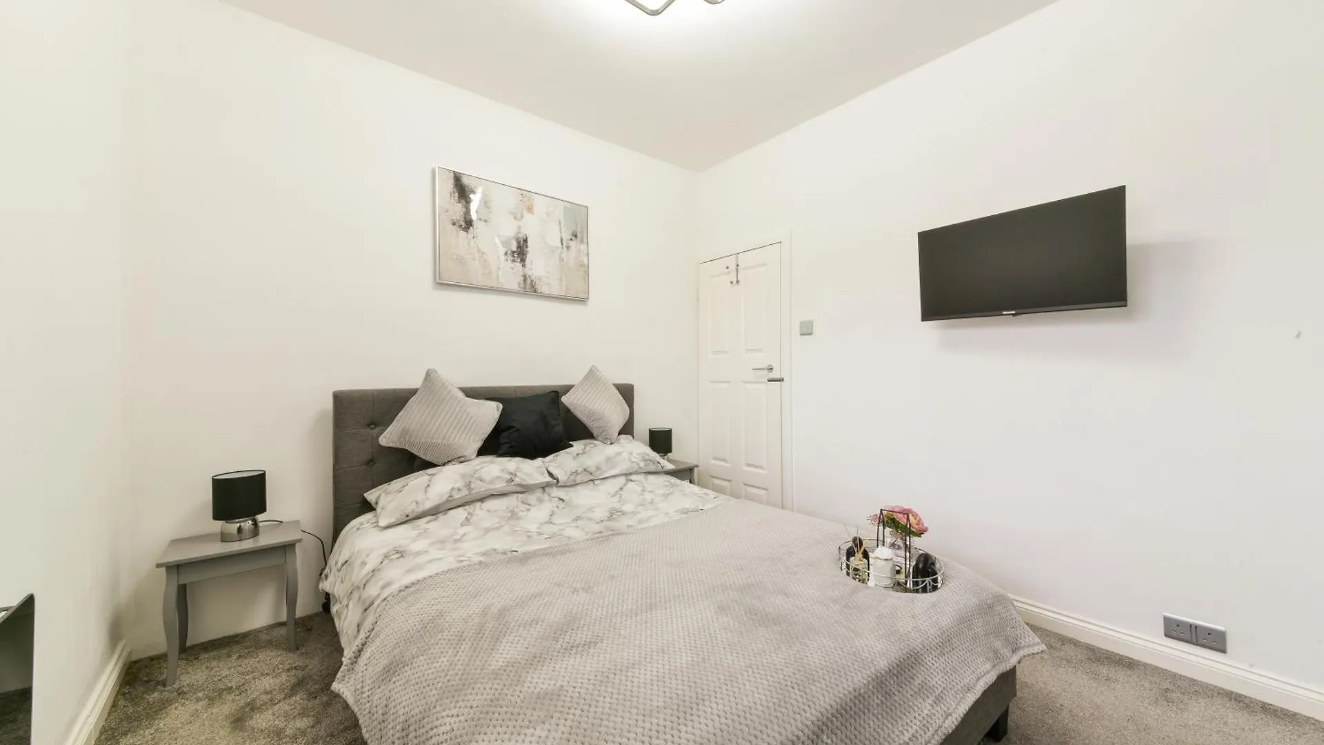 Bromley Serviced Apartments - Beckenham Place Park - London - 2 Bed House - Free Parking - 2 Beds 1 Sofabed