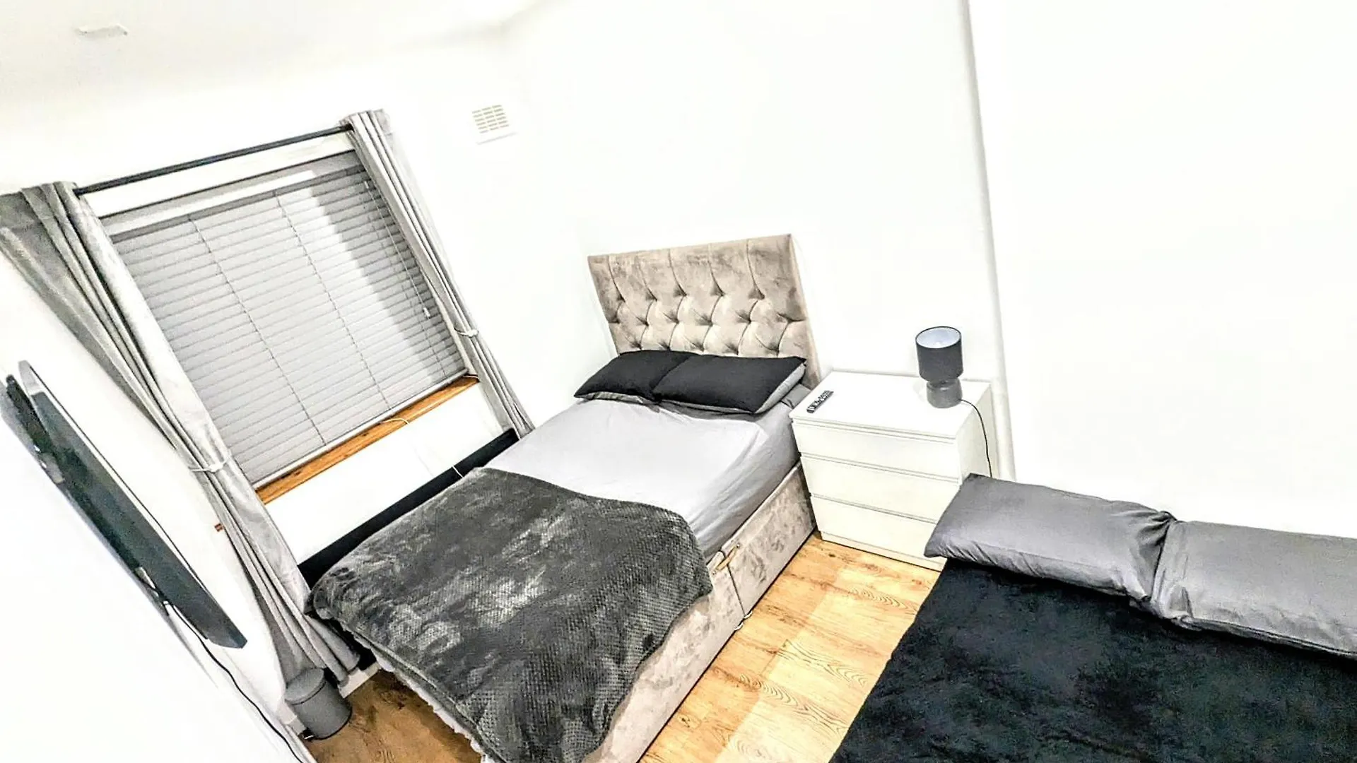Bromley Serviced Apartments - Beckenham Place Park - London - 2 Bed House - Free Parking - 2 Beds 1 Sofabed